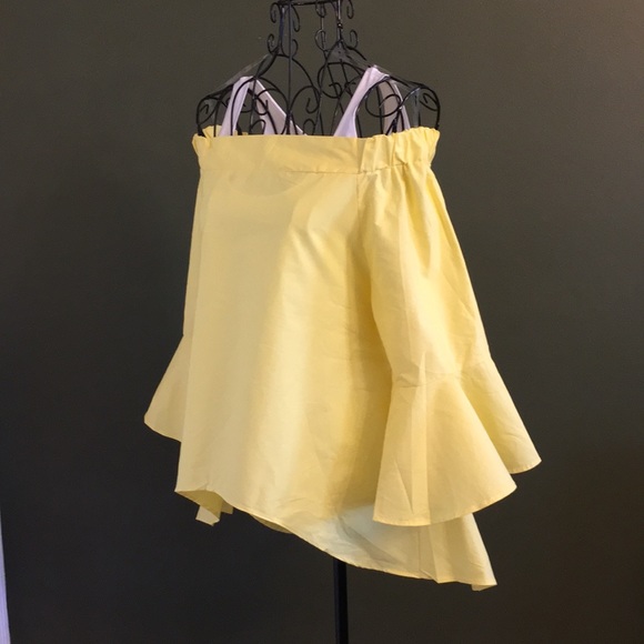 Ruffle off the shoulder open back top - Picture 3 of 4